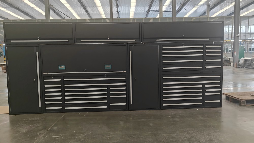 New modular garage cabinet