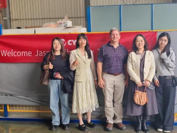 Lead American customers to visit our factory