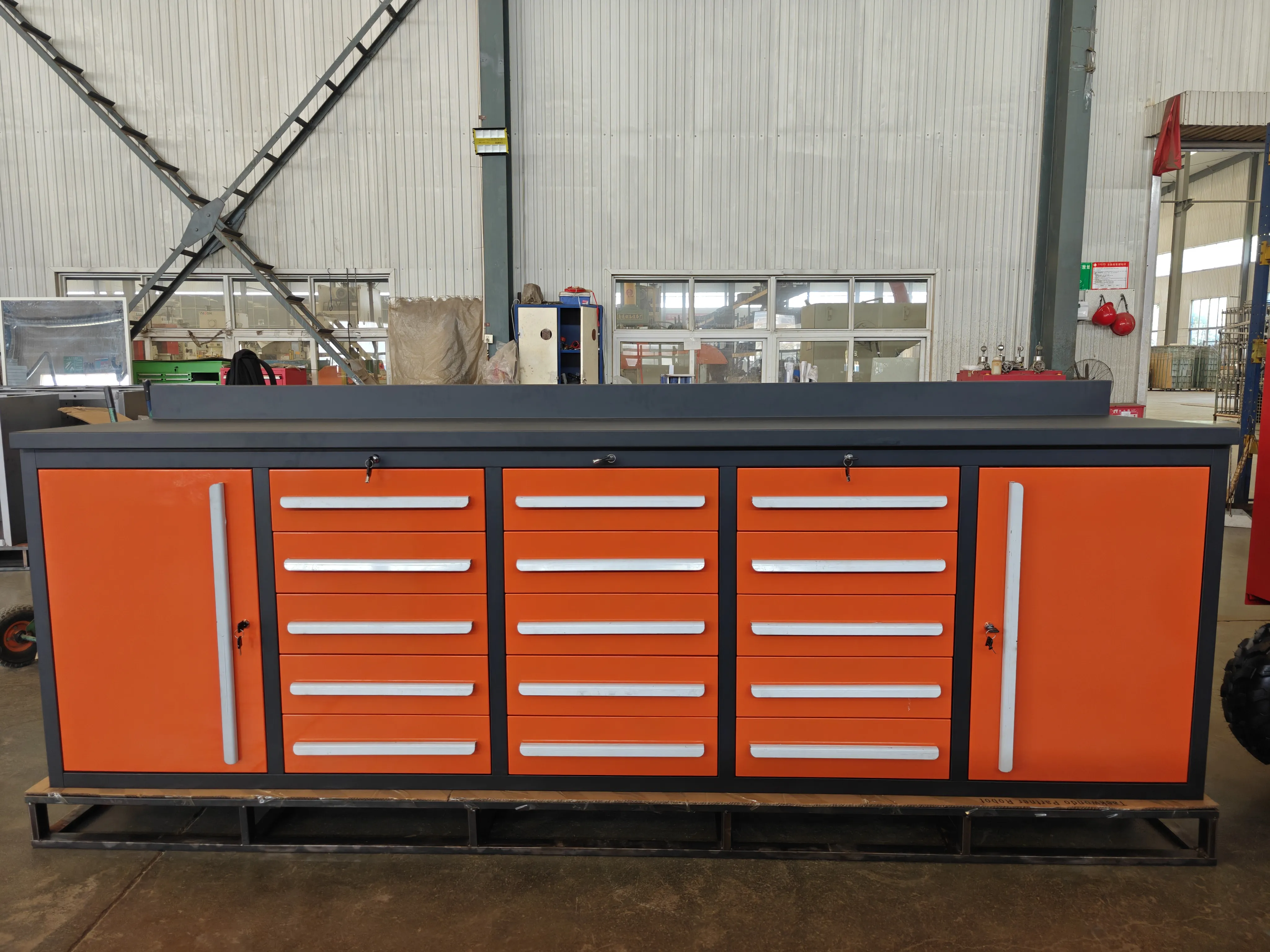 What are the features of Orange tool workbench?