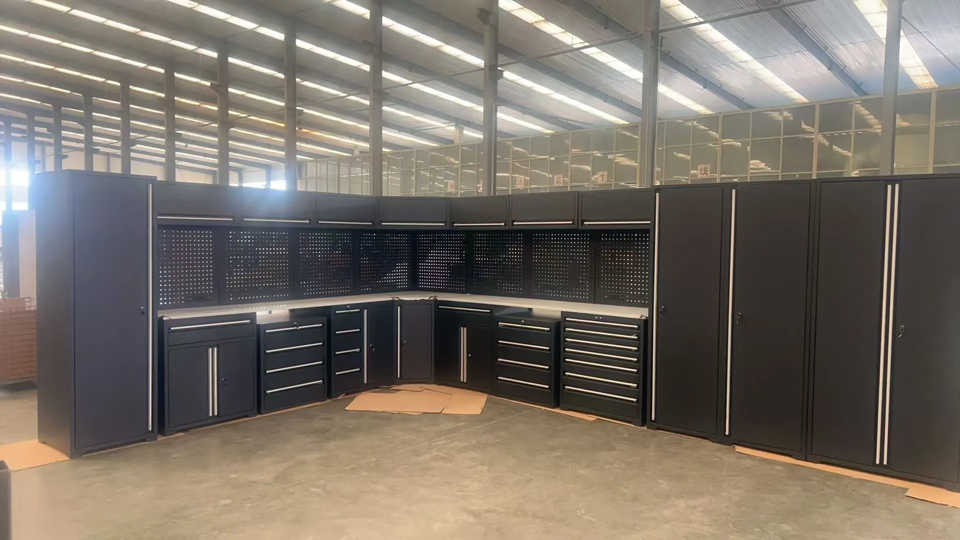 What are the advantages of Steel Tool Garage Cabinet Storage Work Station?