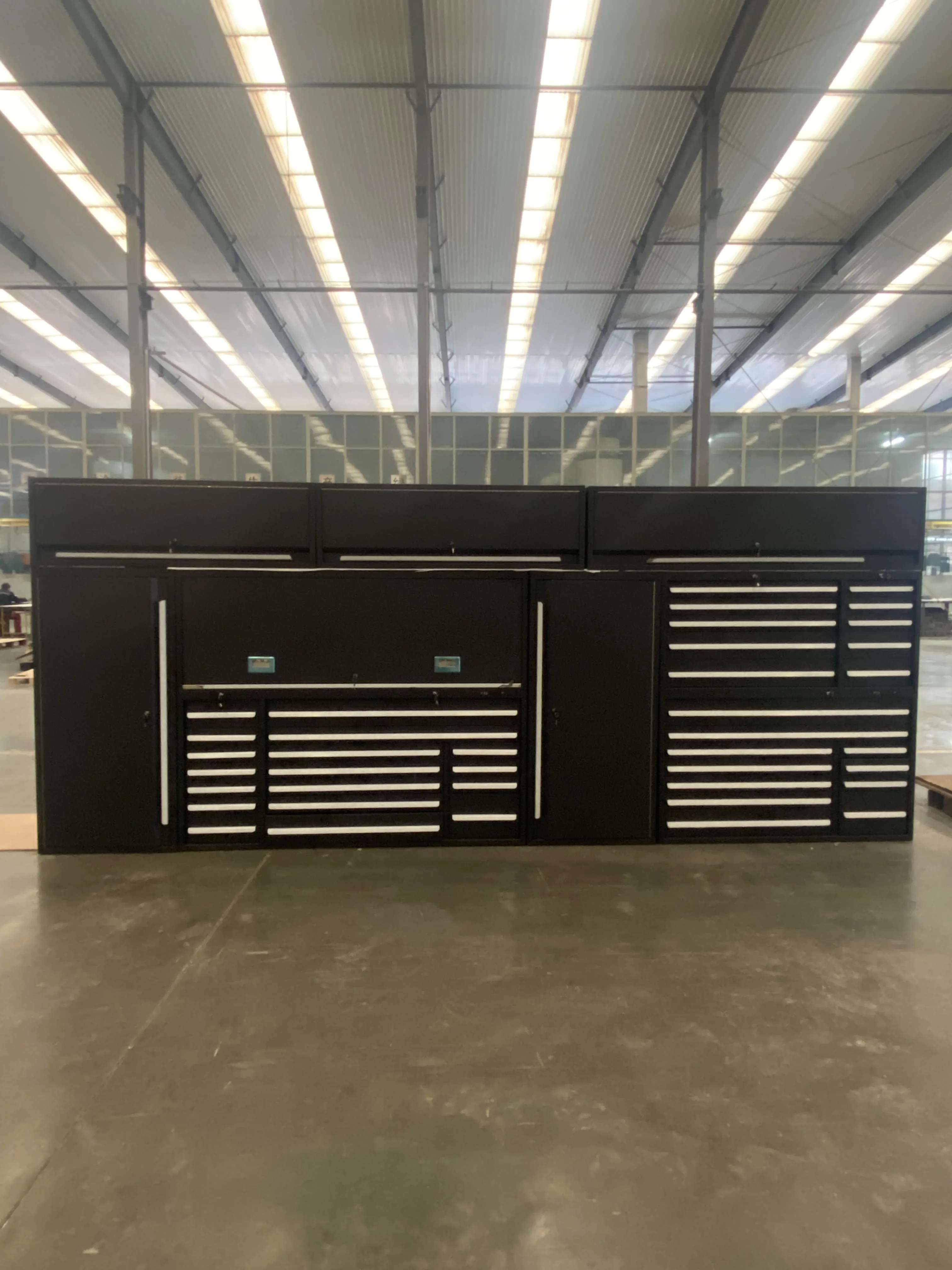 What are the features of the new modular garage cabinet?