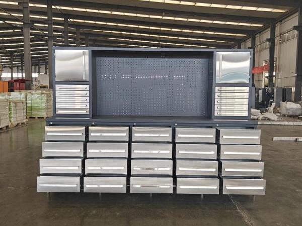 What are the features of a workbench?