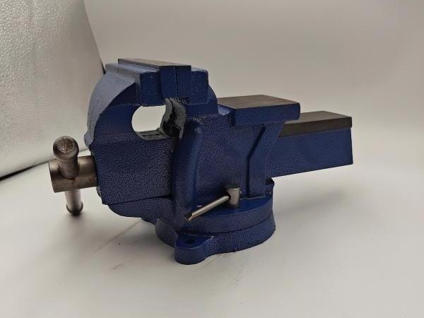 What are the features of 360° Cast Steel Bench Vise?