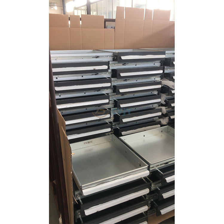 Spraying Garage Storage System