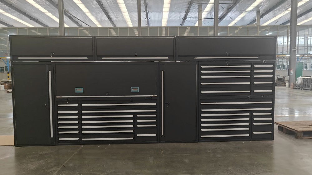 New modular garage cabinet