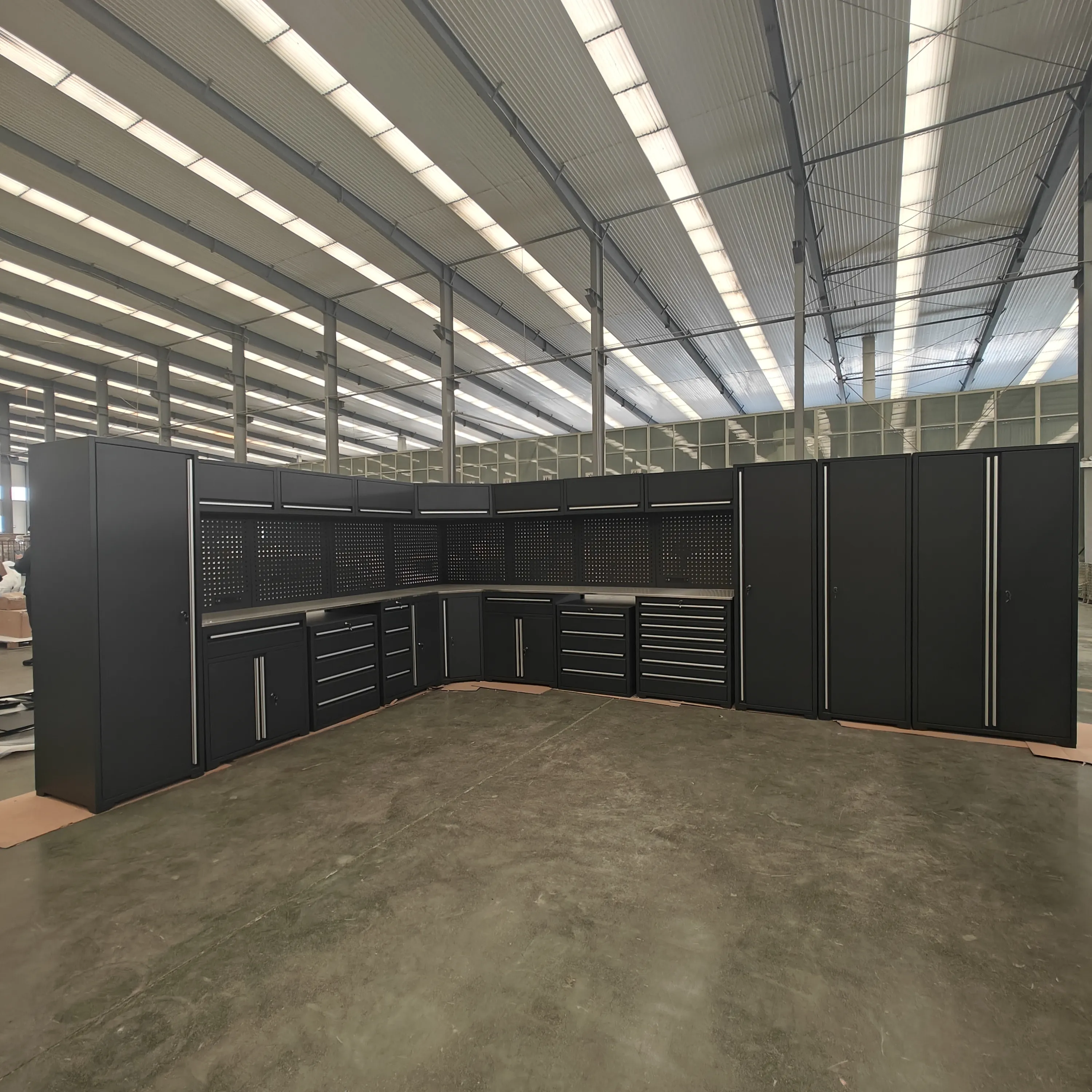 What are the characteristics of Large metal combination tool cabinet?